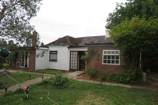 3 Bedroom Detached bungalow for sale in Green Lane, Essex